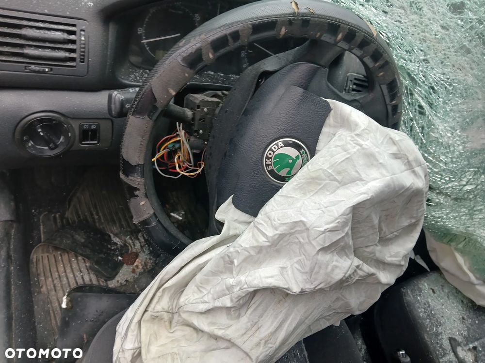 SKODA OCTAVIA I 1 LF7T fotel fotele kanapa deska kokpit podsufitka boczek boczki klamka - 4