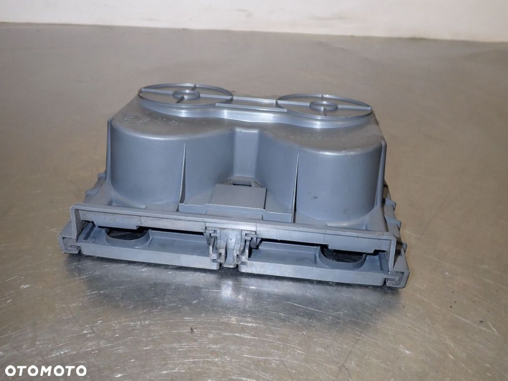 UCHWYT NA KUBEK TOYOTA RAV4 II LIFT - 3