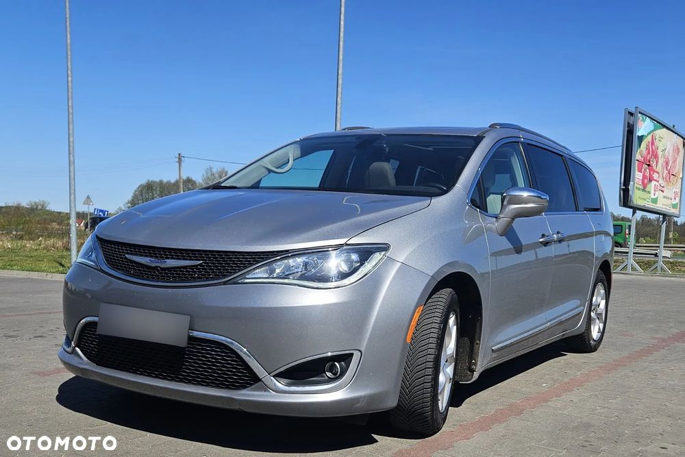 Chrysler Pacifica - 1