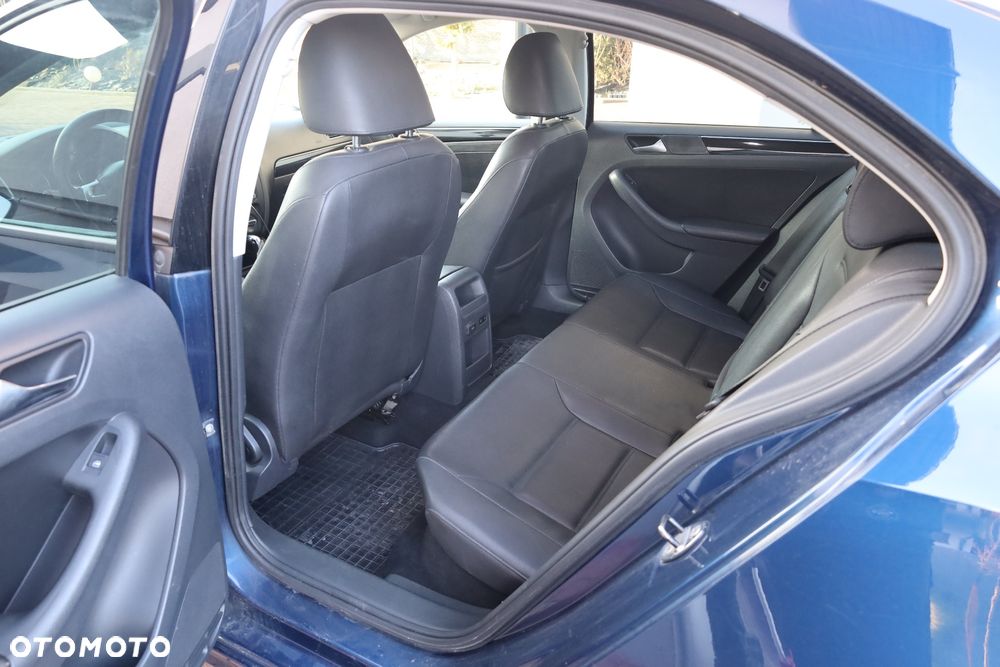 Volkswagen Jetta - 16