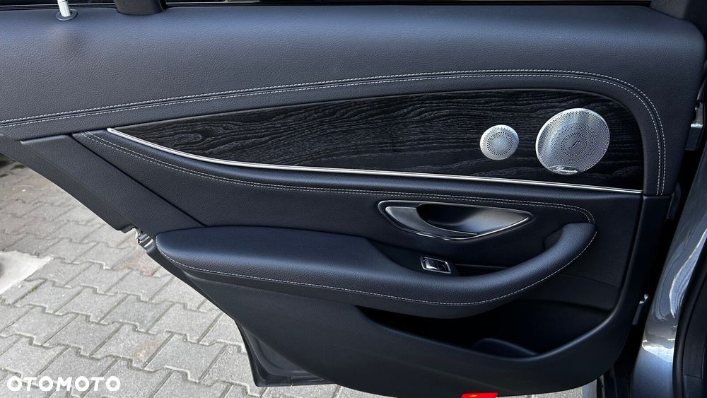 Mercedes-Benz Klasa E 220 d 4-Matic AMG - 27