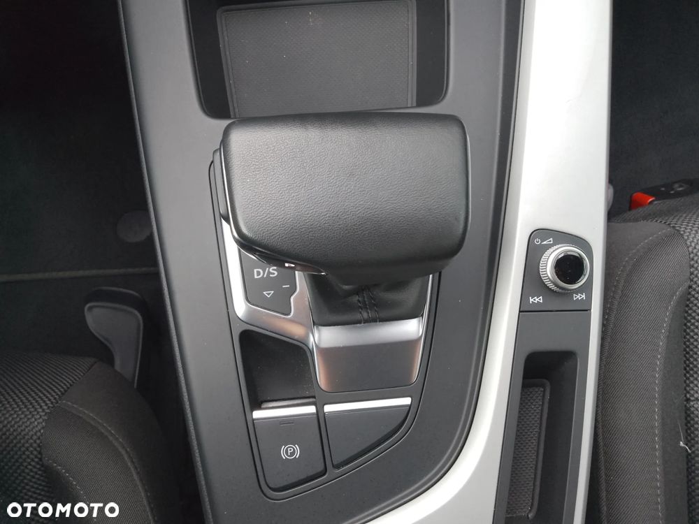 Audi A4 Limousine 35 TFSI mHEV S Line S tronic - 24