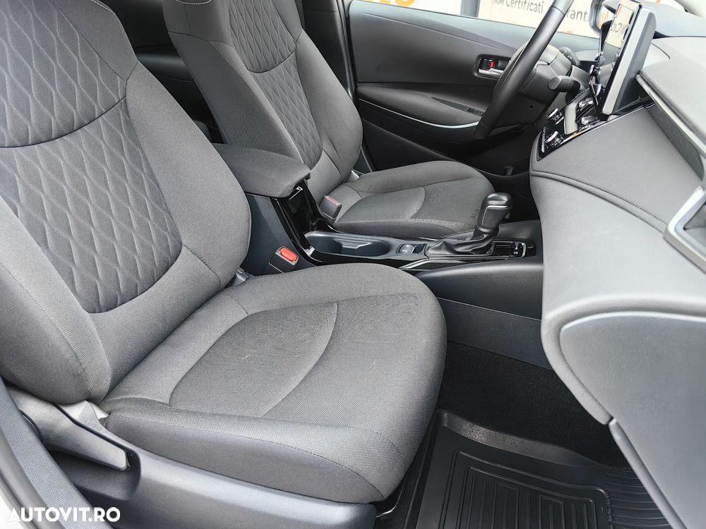 Toyota Corolla 1.8 HSD Business - 19