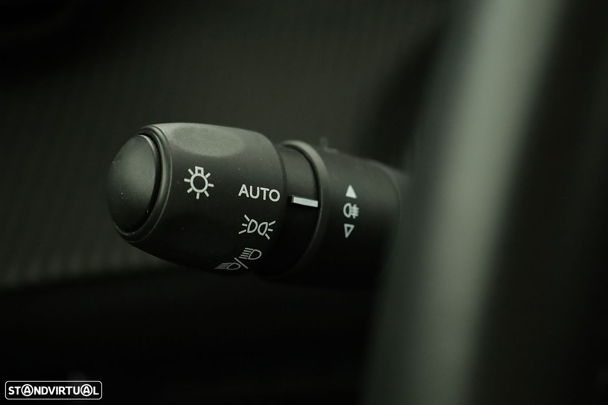 Peugeot 2008 1.2 PureTech Allure EAT8 - 18