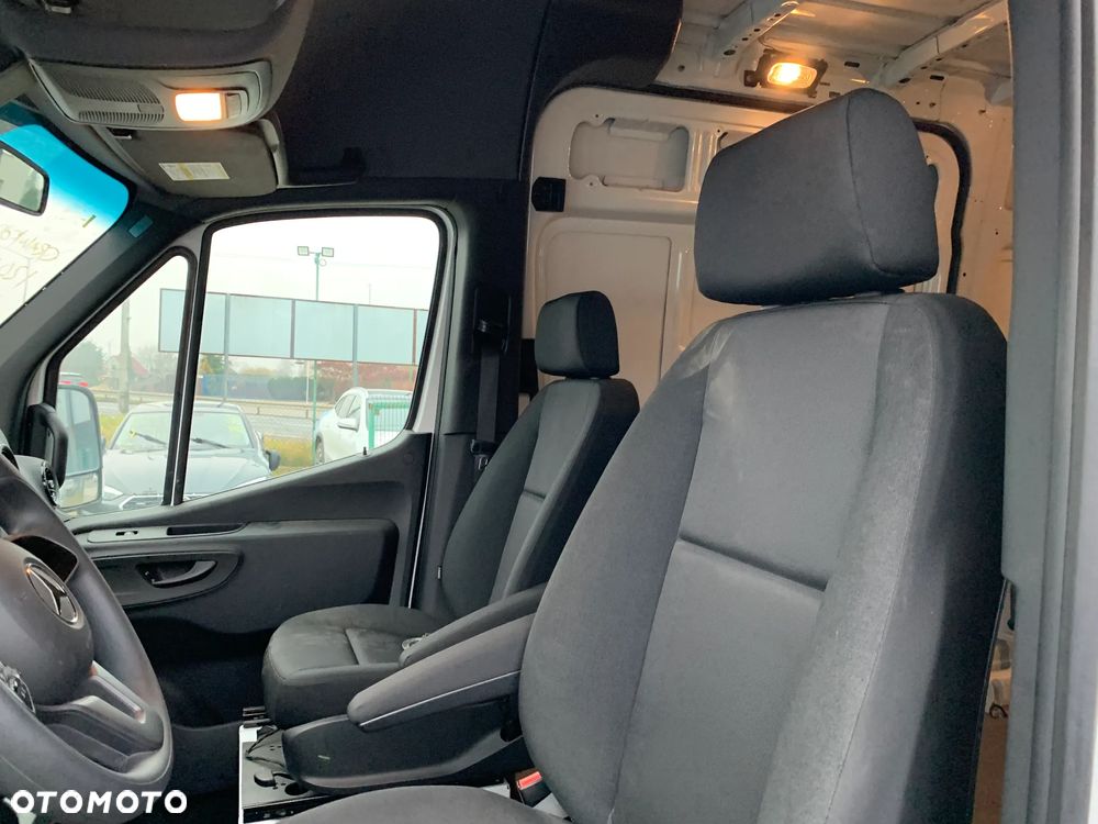 Mercedes-Benz Sprinter - 11