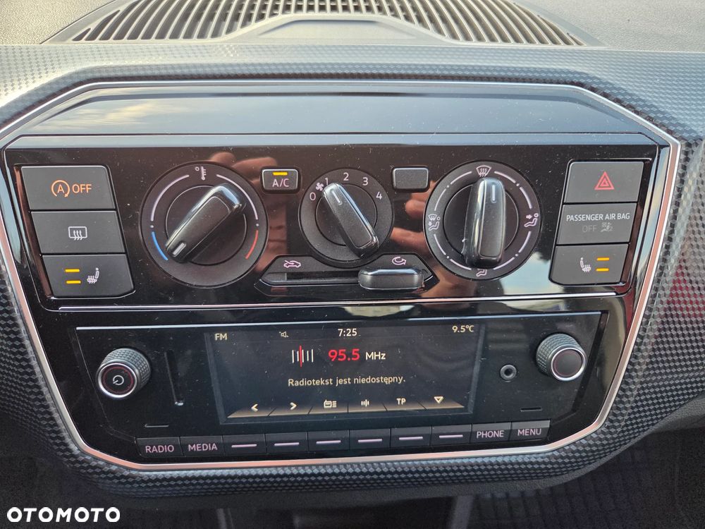 Volkswagen up! street - 17