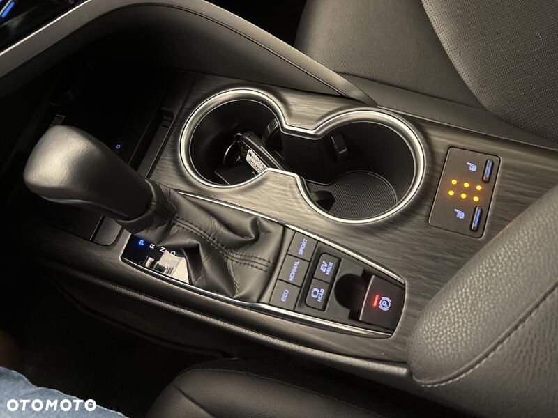 Toyota Camry 2.5 Hybrid Executive CVT - 18
