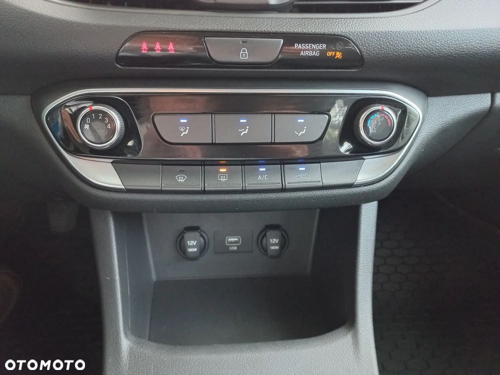 Hyundai i30 1.5 DPI Classic + - 22