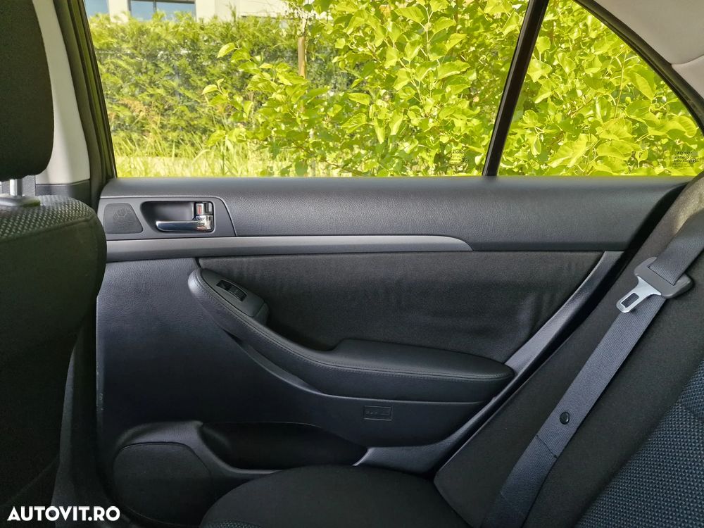 Toyota Avensis - 16