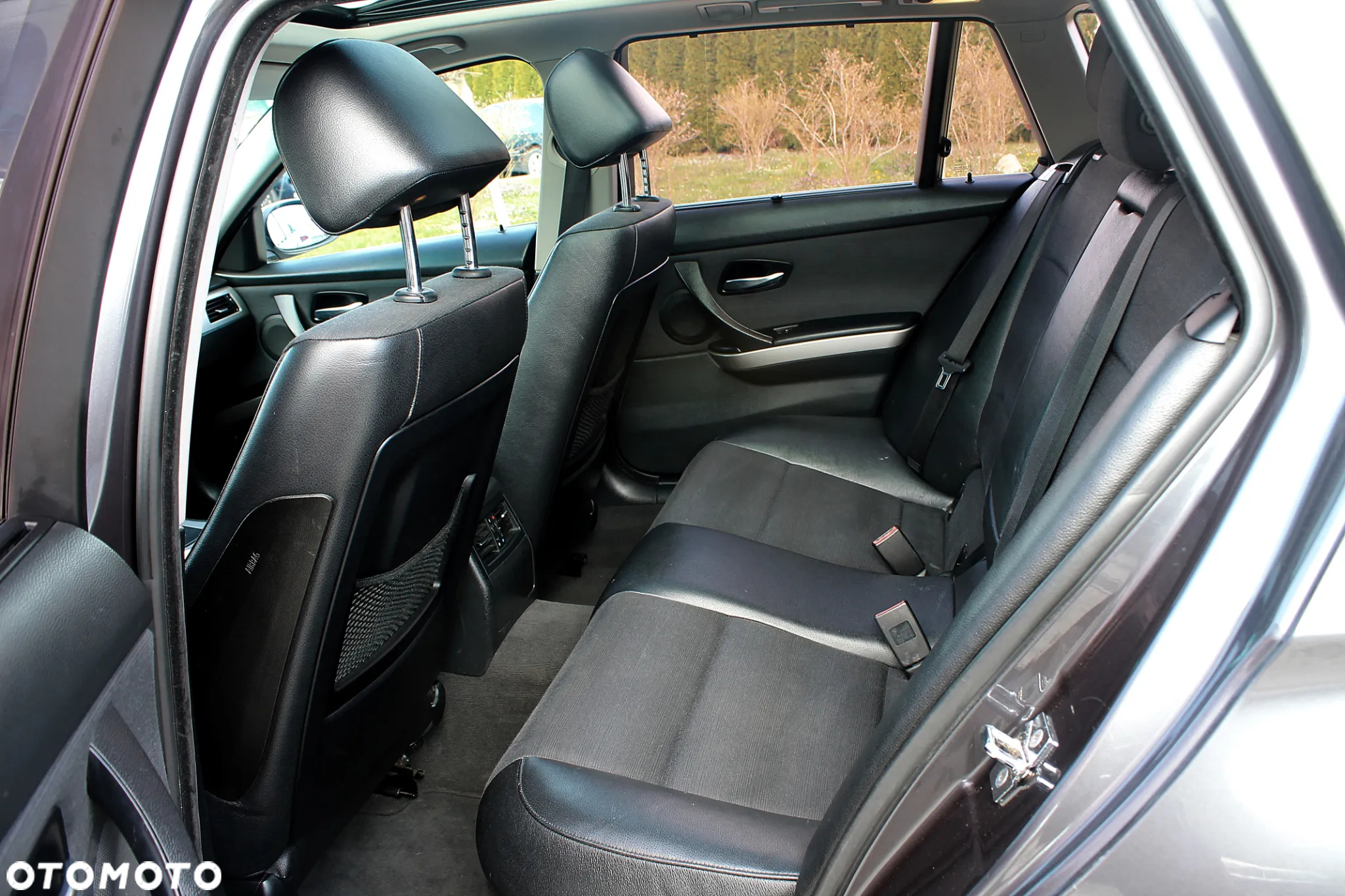 BMW Seria 3 325i Touring - 13