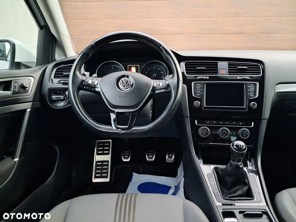 Volkswagen Golf - 11