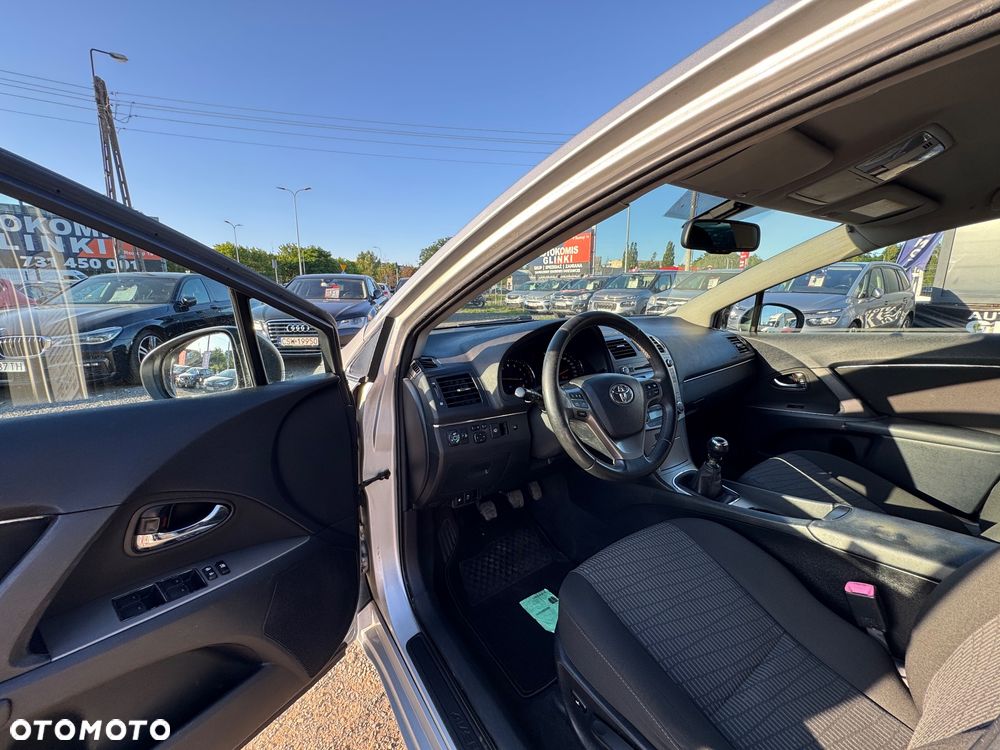 Toyota Avensis 1.8 Luna EU5 - 5