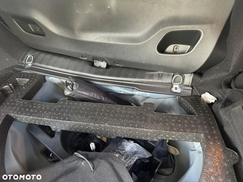 Peugeot 2008 PureTech 130 Stop&Start EAT6 Allure - 12