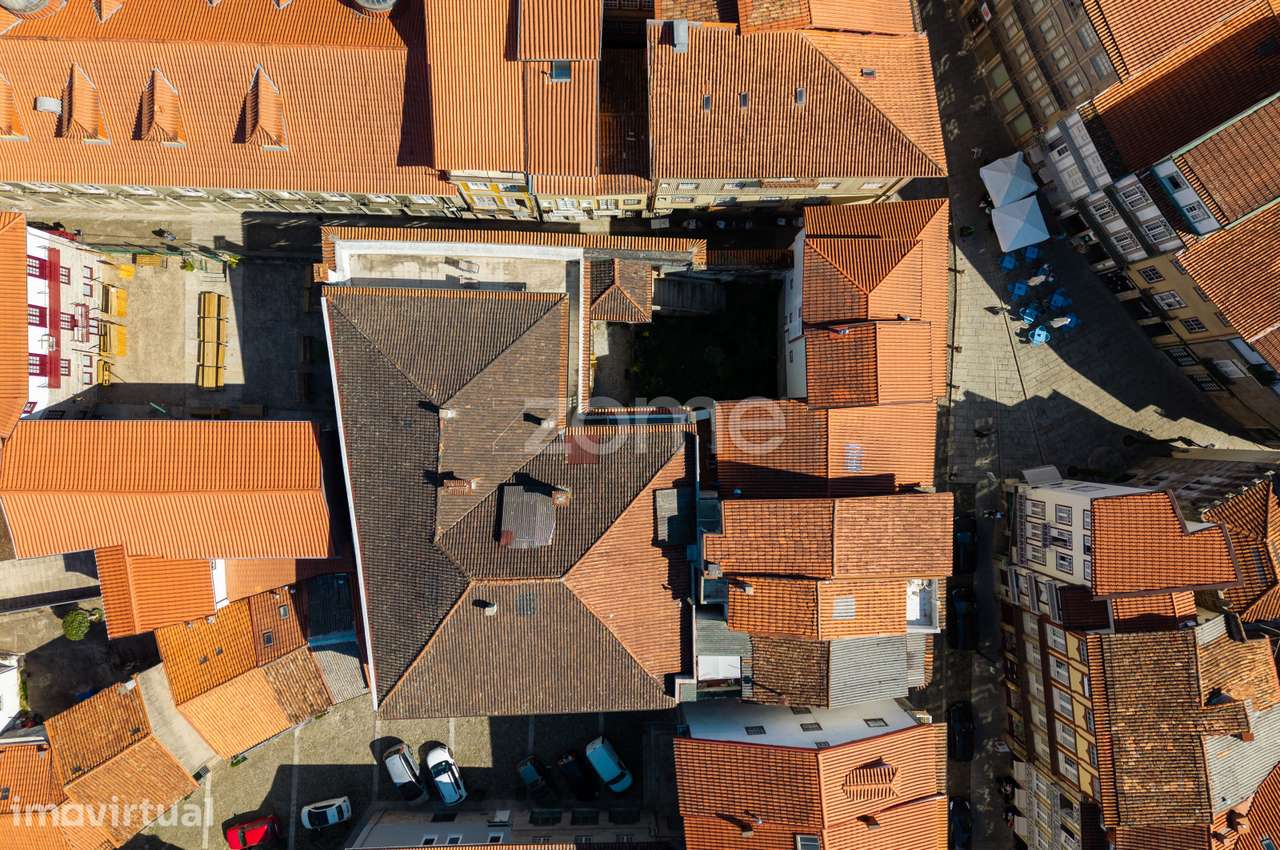 Edifício histórico no coração de Guimarães – 14 unidades independen...