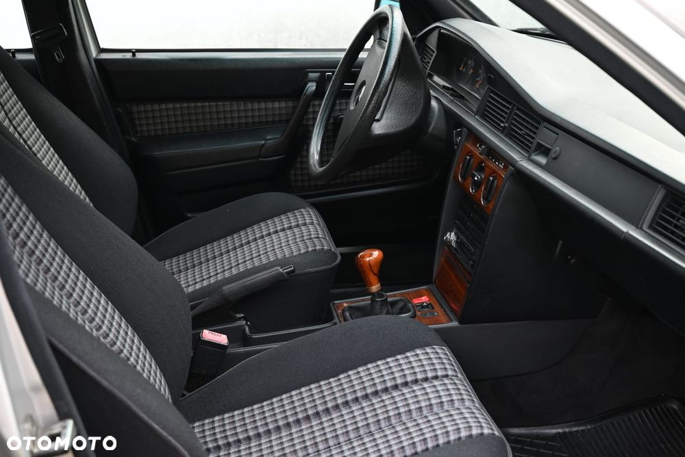 Mercedes-Benz W201 (190) - 9