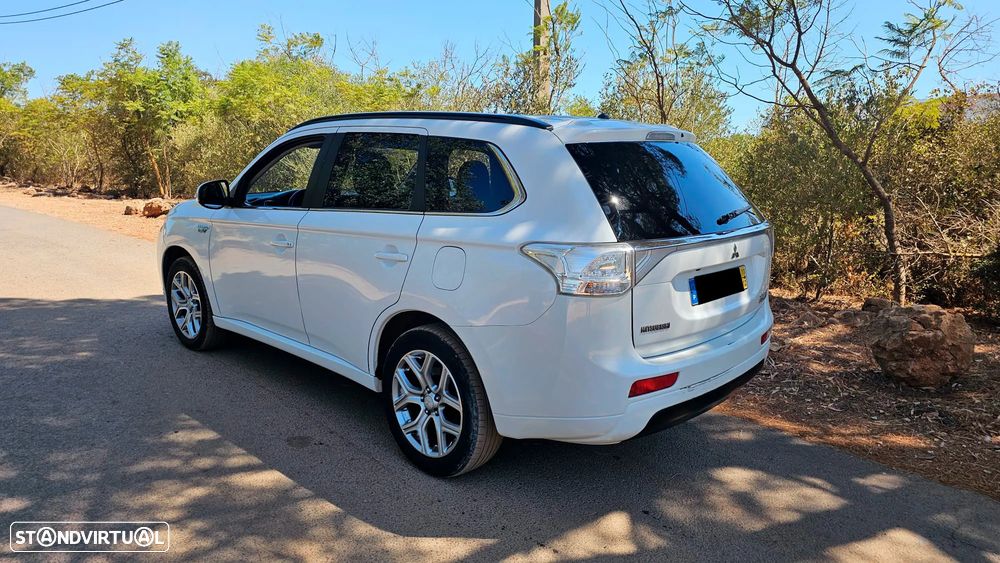Mitsubishi Outlander - 3