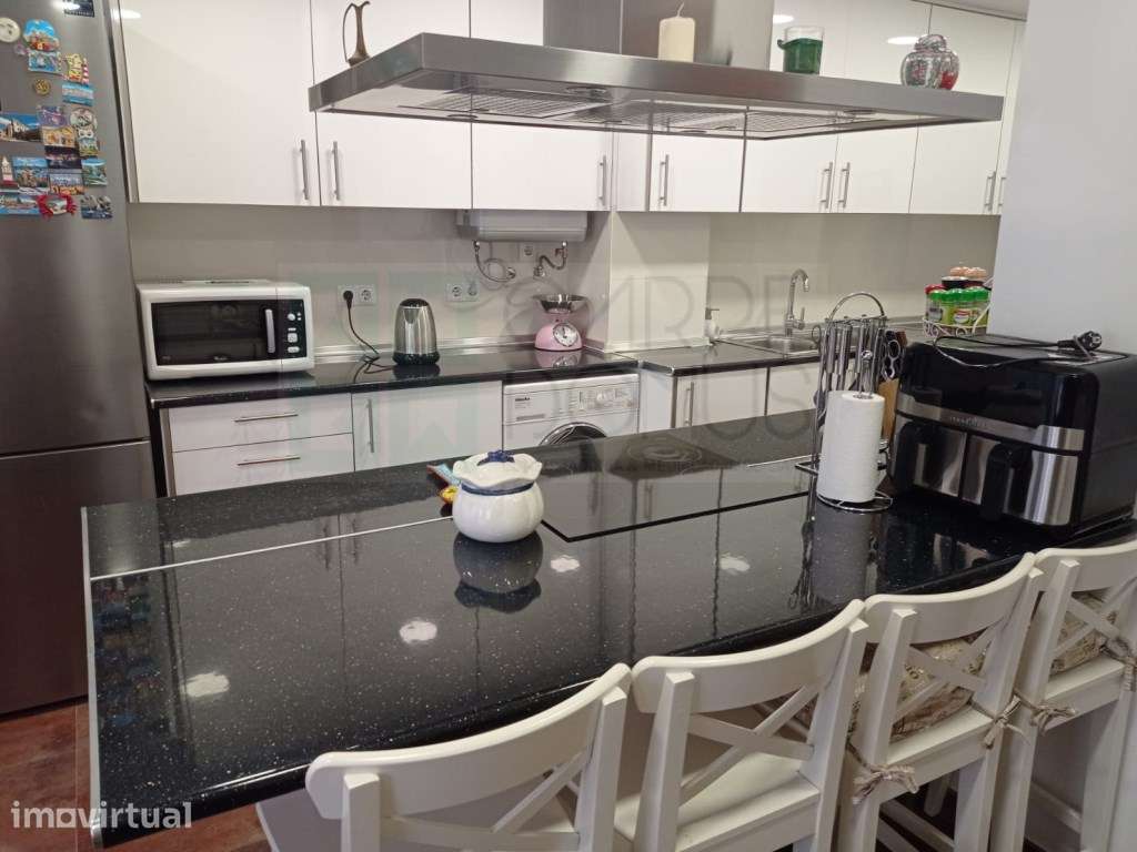 Apartamento T4, renovado, na Avenida do Brasil - Lisboa - Grande imagem: 4/33