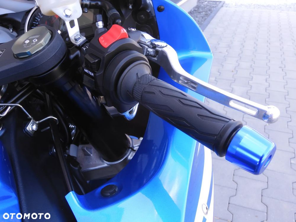 Suzuki GSX-R - 15