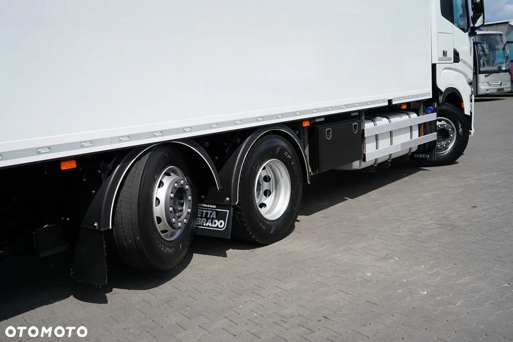 Iveco / S-WAY / 420 / E 6 / KONTENER + WINDA / 20 PALET / RETARDER / OŚ SKRĘTNA / ROLETA - 19
