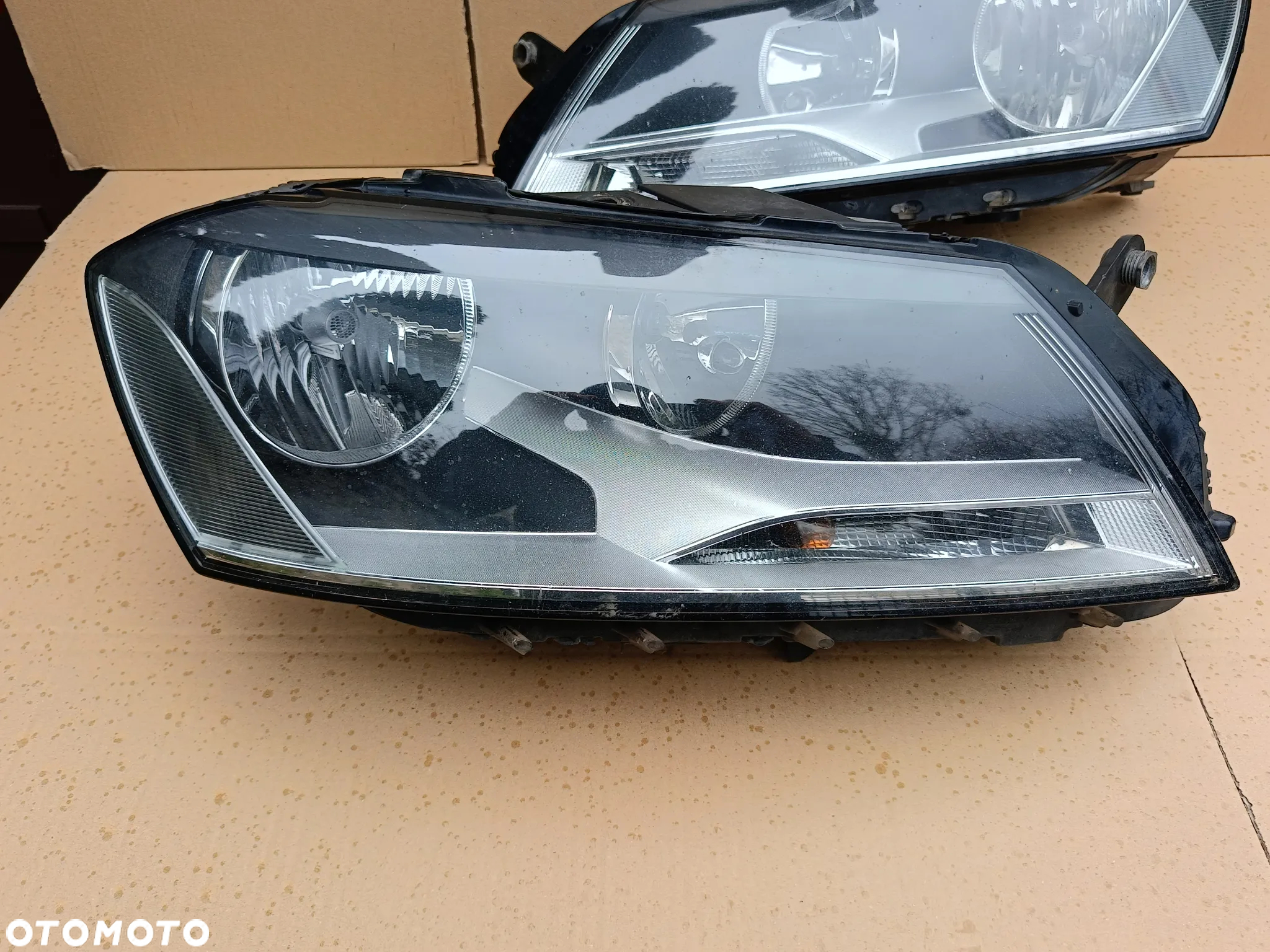 Lampa przednia prawa lewa VW Passat B7 reflektor 3AB - 2