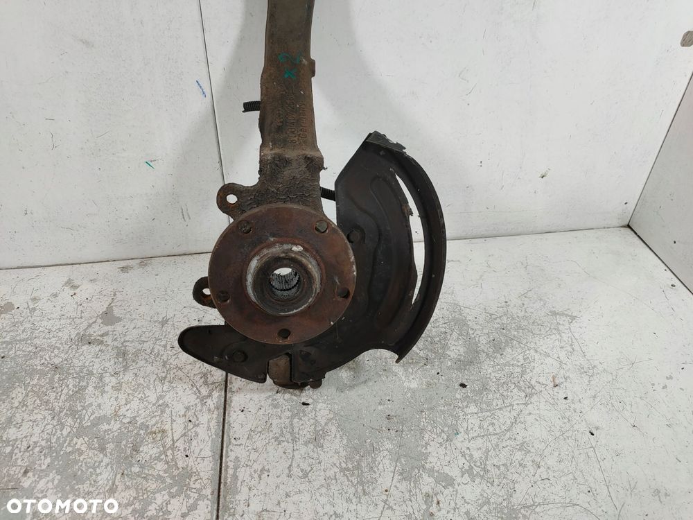 zwrotnica piasta pp passat b5 audi a4 8d0407258al - 3