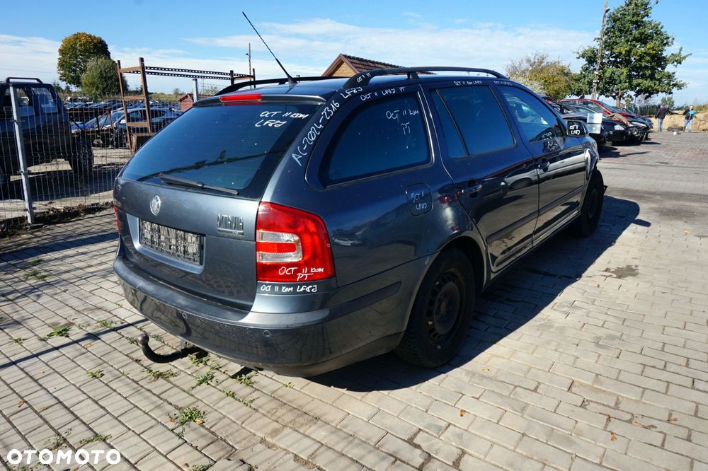 SKODA OCTAVIA II KOMBI 2008 9153 1.6 FSI BLF 115KM JHW SZARY na części - 5
