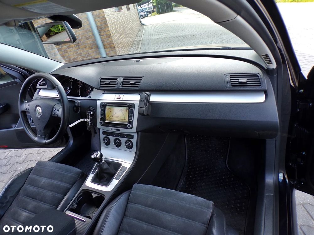Volkswagen Passat Variant 2.0 TDI Highline - 16