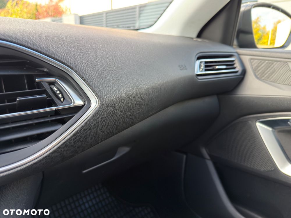 Peugeot 308 - 25