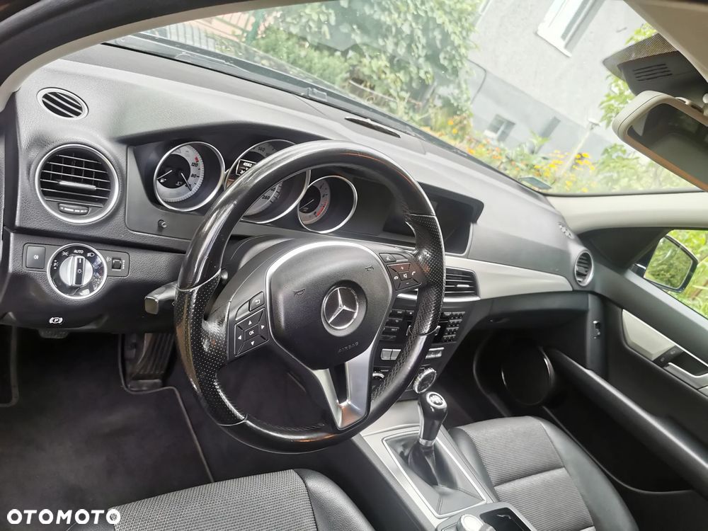 Mercedes-Benz Klasa C 180 CGI BlueEff Avantgarde - 10