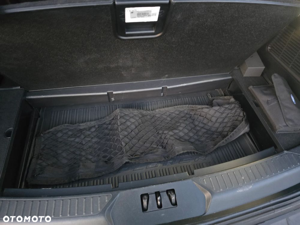 Ford Explorer - 22