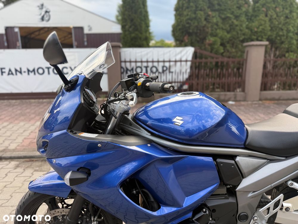 Suzuki GSX - 16
