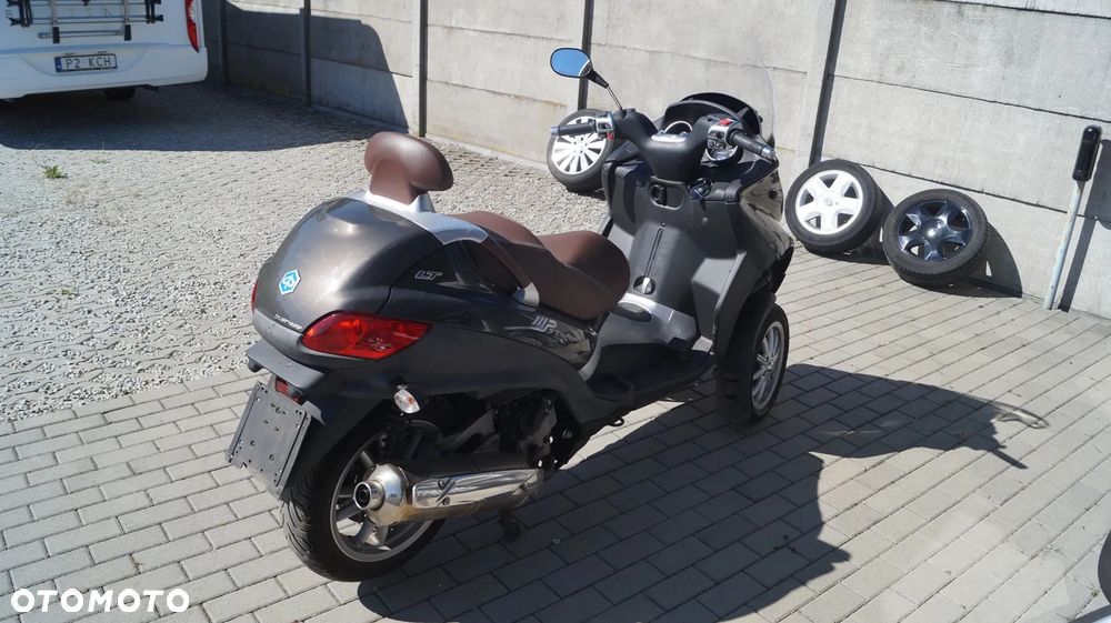 Piaggio MP-3 - 4