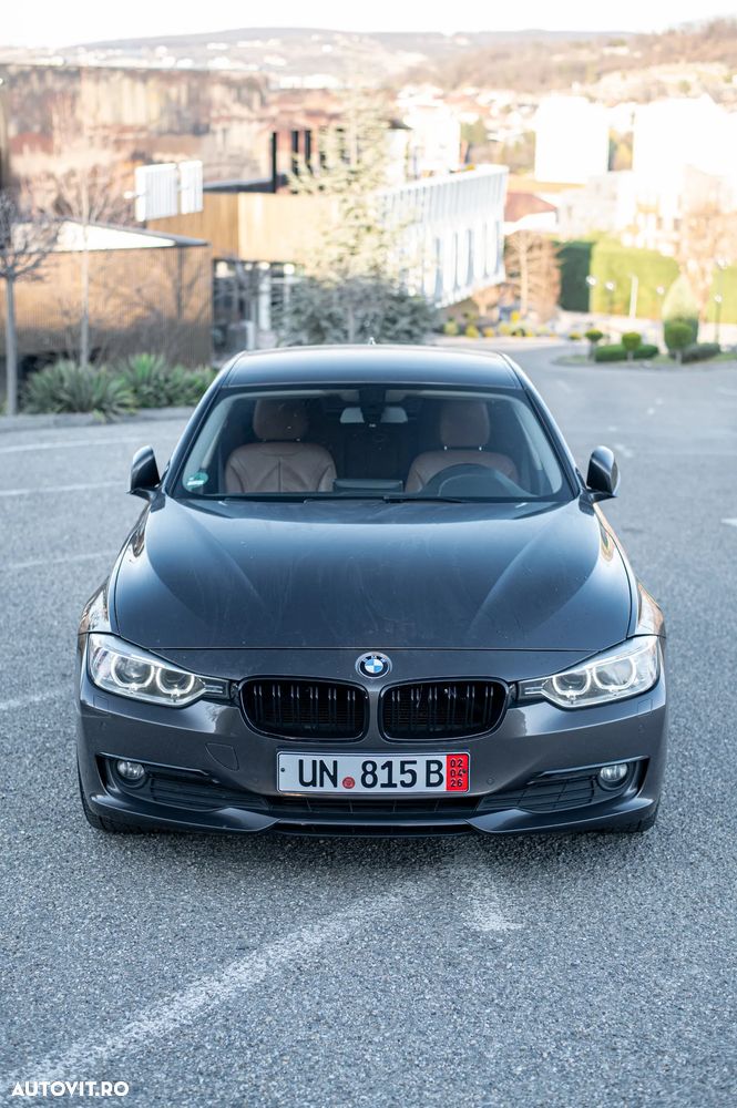 BMW Seria 3 320d Aut. - 30