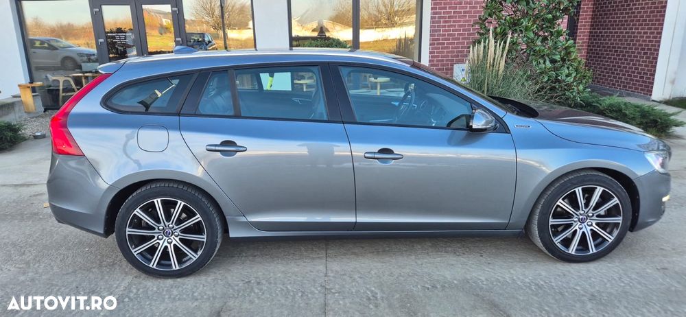 Volvo V60 D6 Plug-In-Hybrid AWD Geartronic Pure Limited - 2