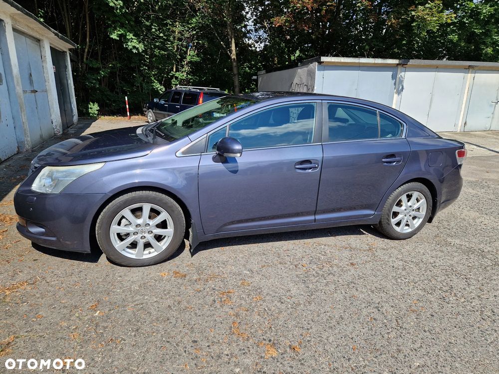 Toyota Avensis 1.8 Premium - 3