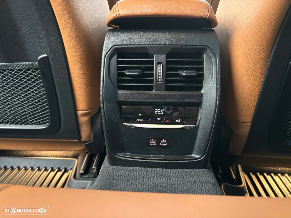 BMW 330 e Touring Line Sport Auto - 37