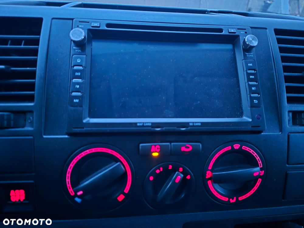 Volkswagen Transporter - 1