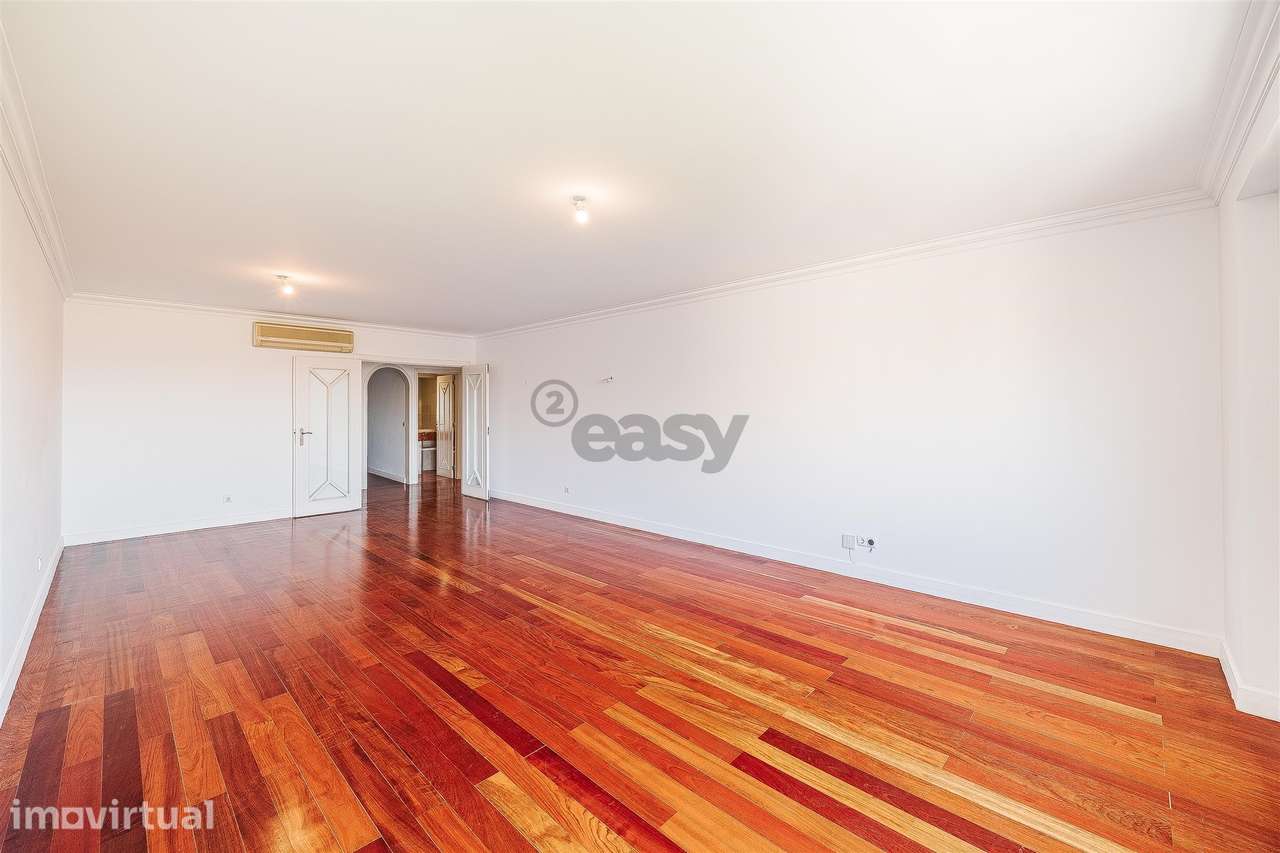 Apartamento 8 assoalhadas em Odivelas - Grande imagem: 2/60