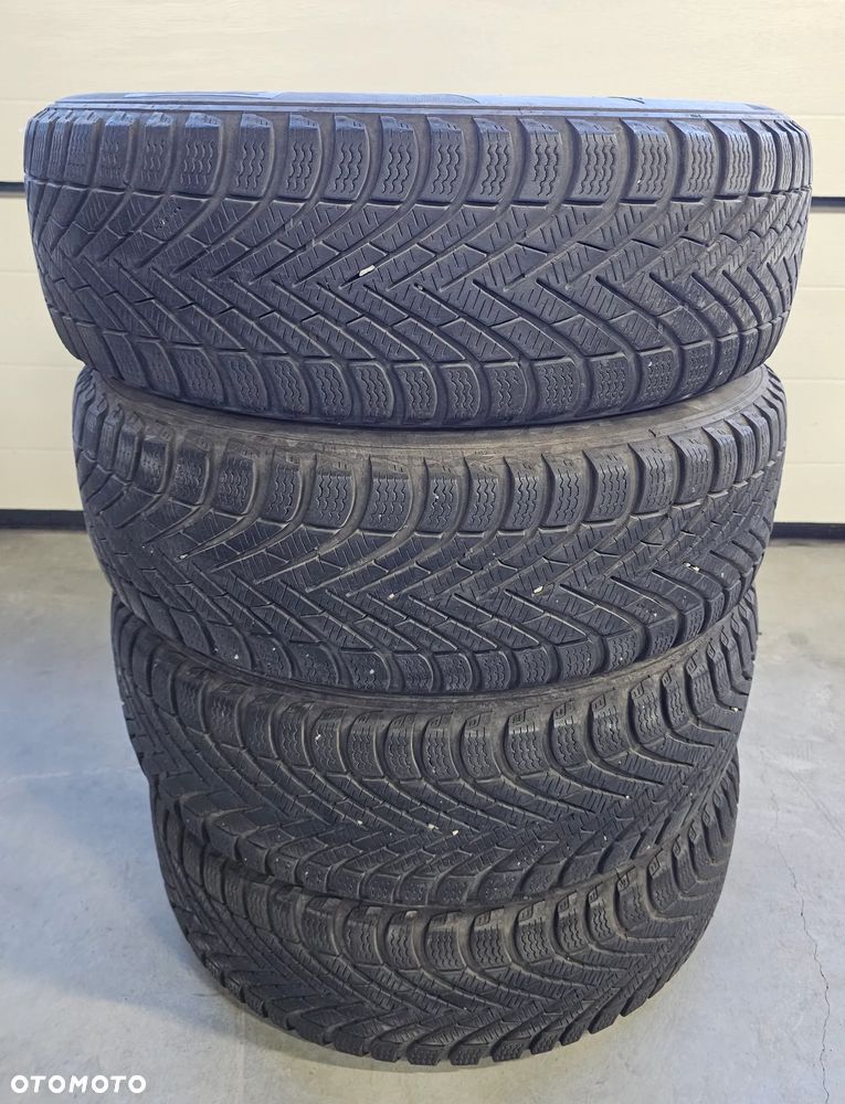 Pirelli Winter Cinturato 195/60R15 88T - 1