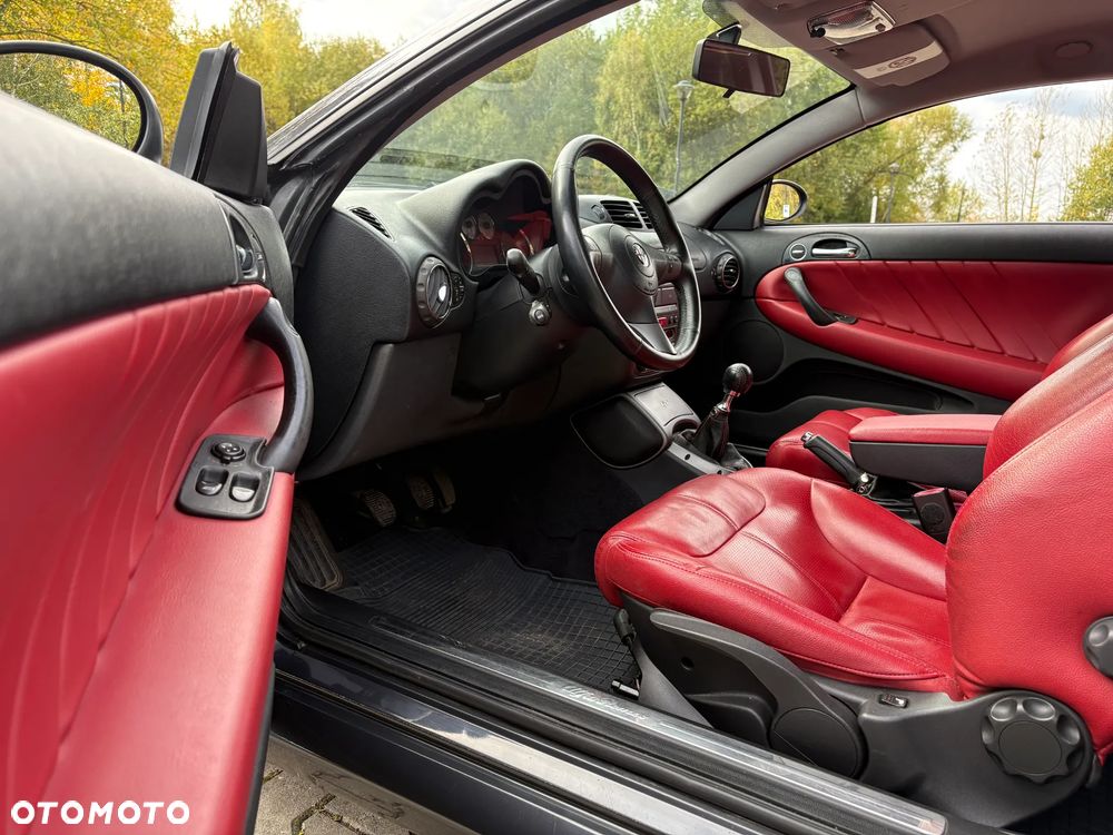 Alfa Romeo GT 1.9JTD 16V Distinctive - 25