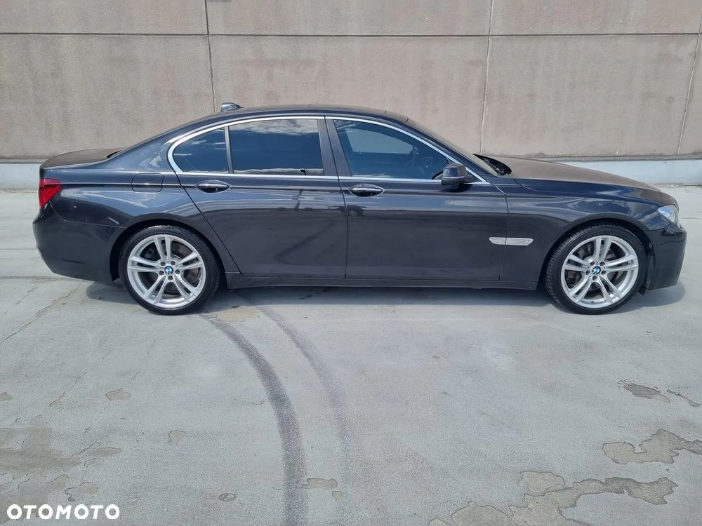 BMW Seria 7 750i xDrive - 3