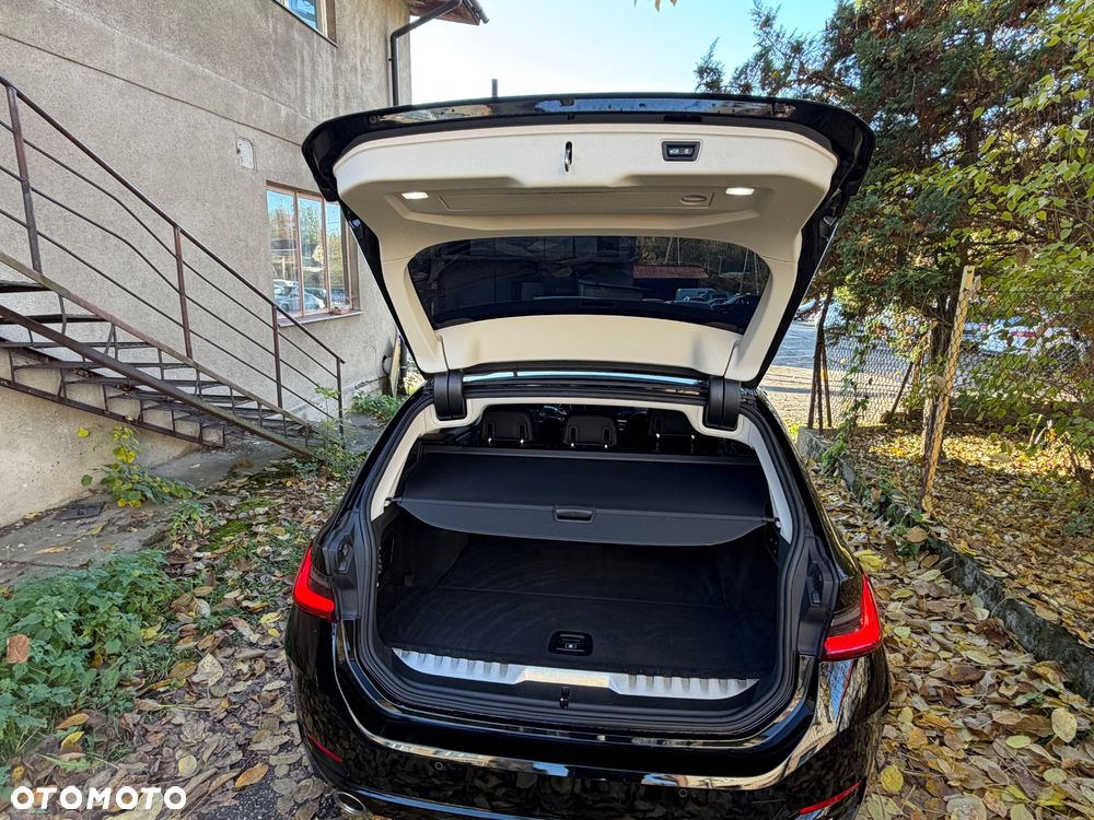 BMW Seria 3 330e xDrive Sport Line sport - 35