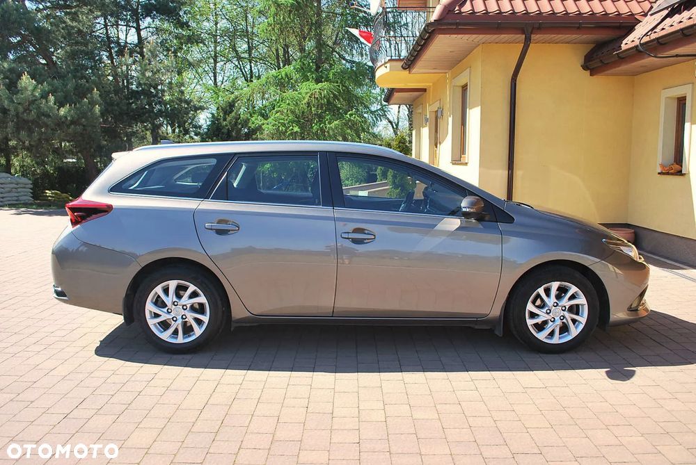 Toyota Auris 1.6 Premium - 3