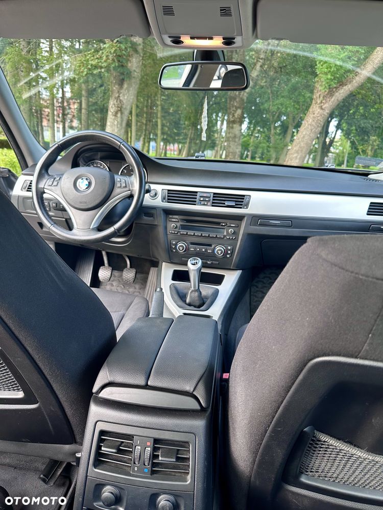 BMW Seria 3 318i - 9