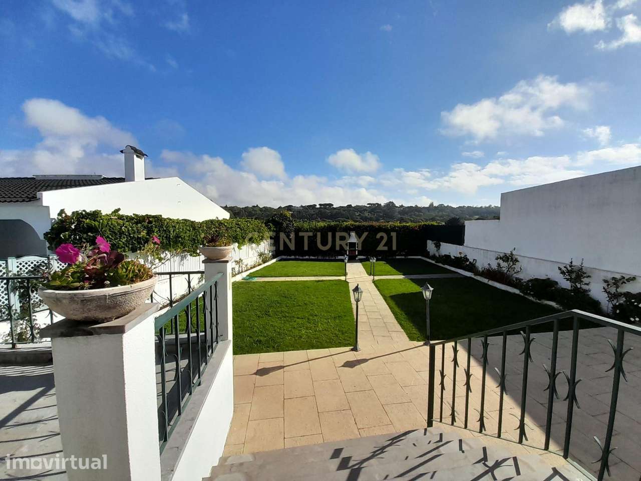 Moradia Familiar no Estoril T7 - Grande imagem: 2/34