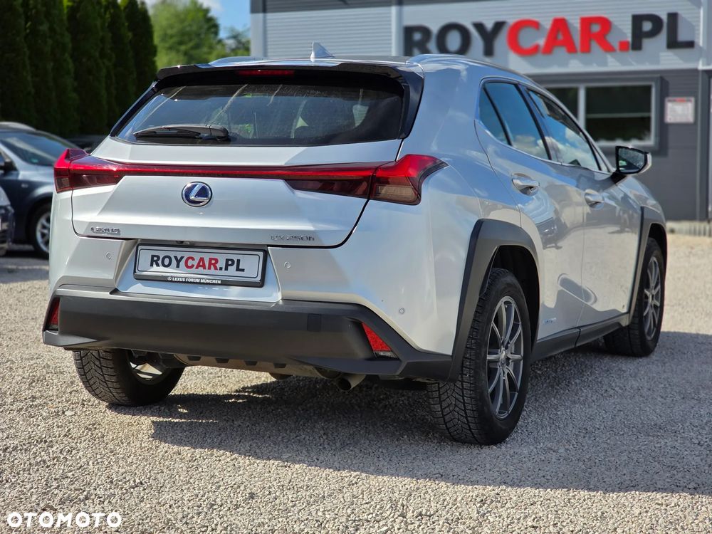 Lexus UX - 12
