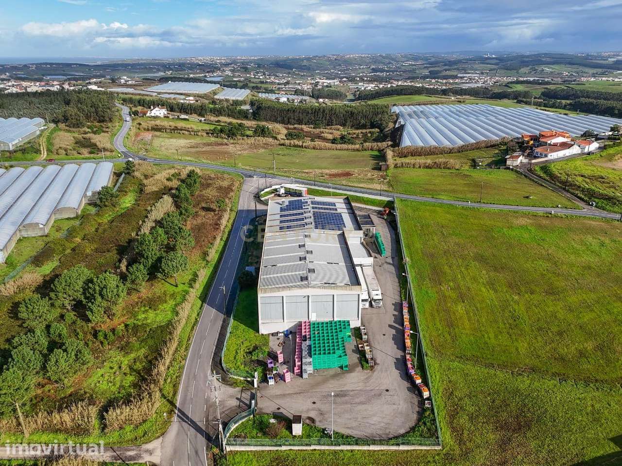 Armazém Industrial junto à Campo Oeste em A-dos-Cunhados - Grande imagem: 5/47