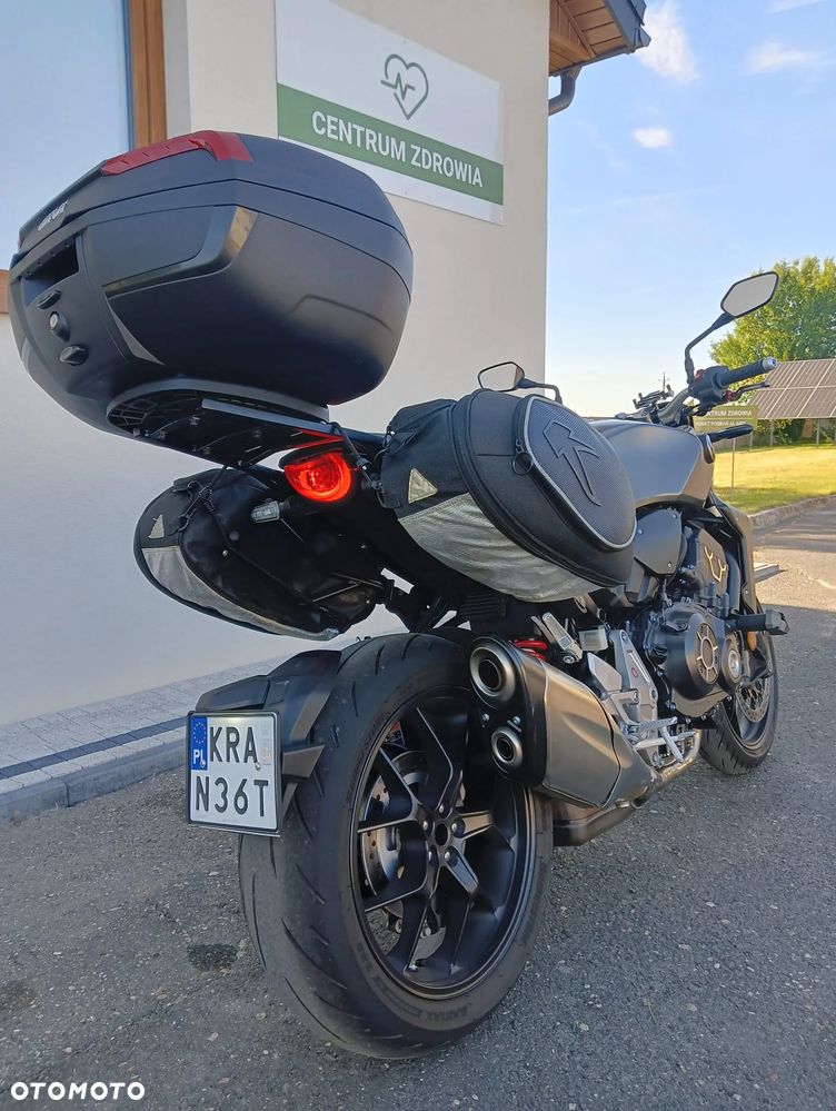Honda CB - 12