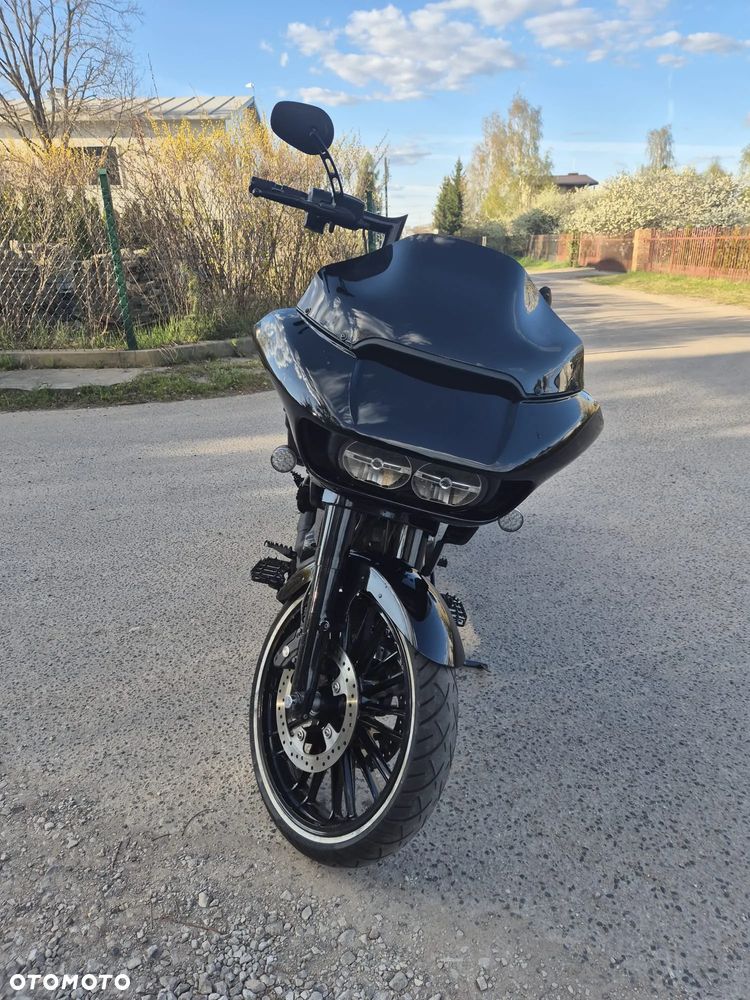 Harley-Davidson Touring Road Glide - 4