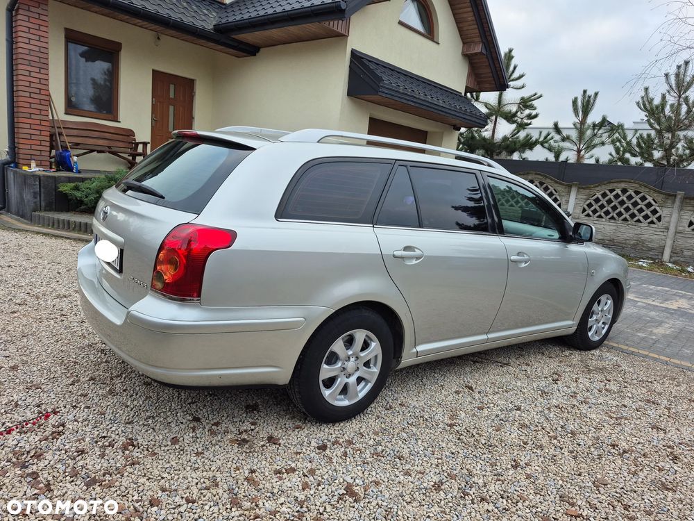 Toyota Avensis 1.8 VVT-i - 10